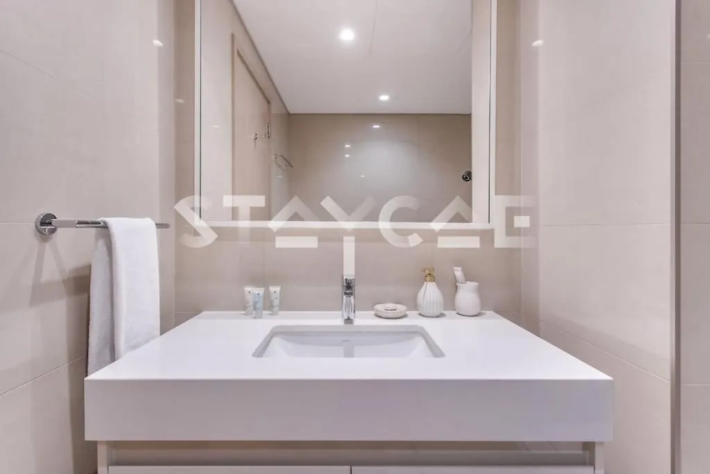 Staycae- Burj Royale Residence 03 Bedroom Dubai United Arab Emirates